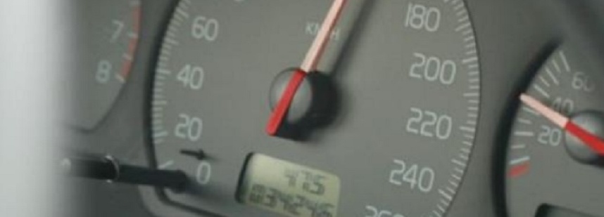 CRONACA: “azzera” il chilometraggio di 855 auto per venderle