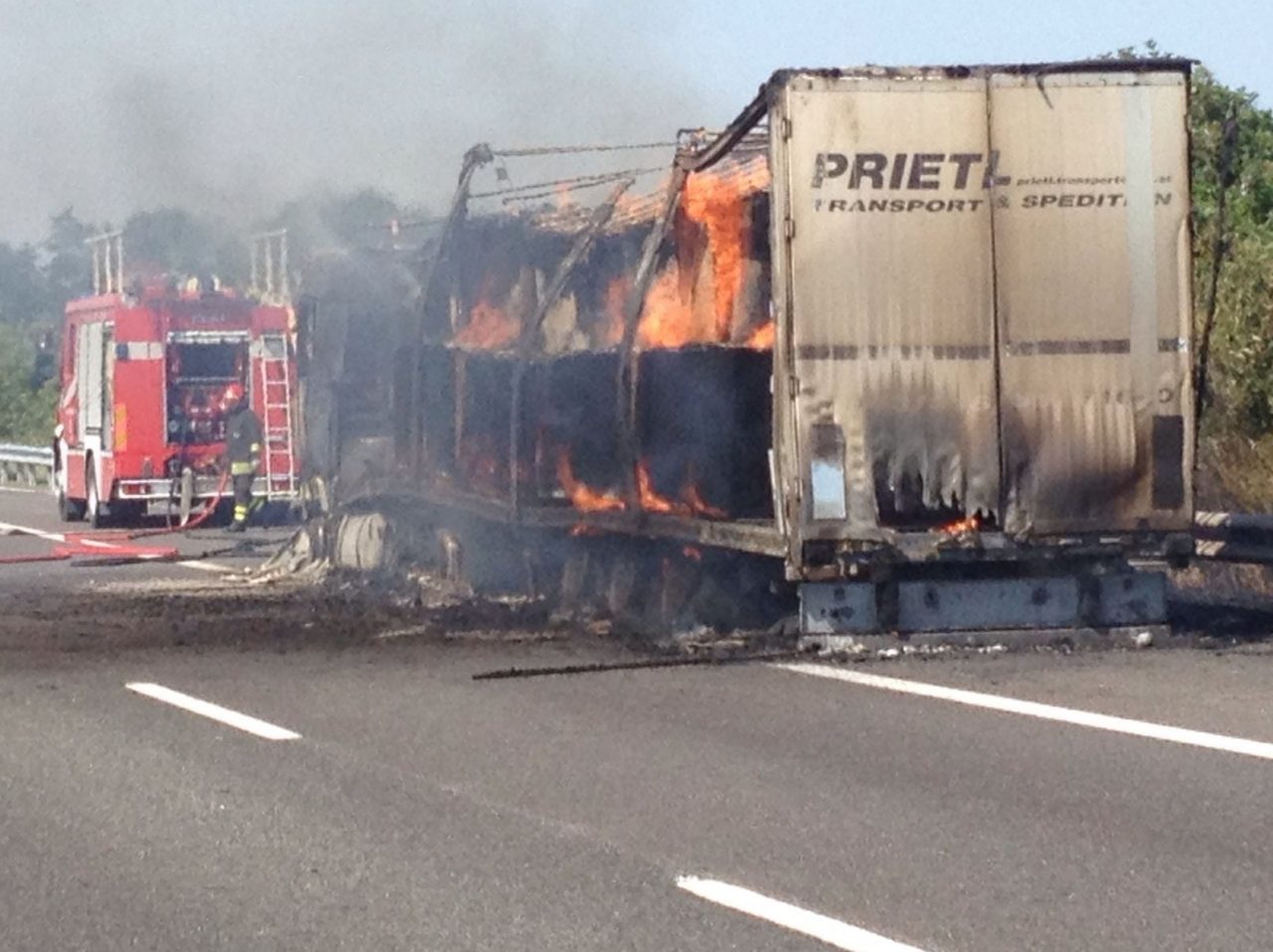CRONACA: camion in fiamme tra Vercelli e Casale