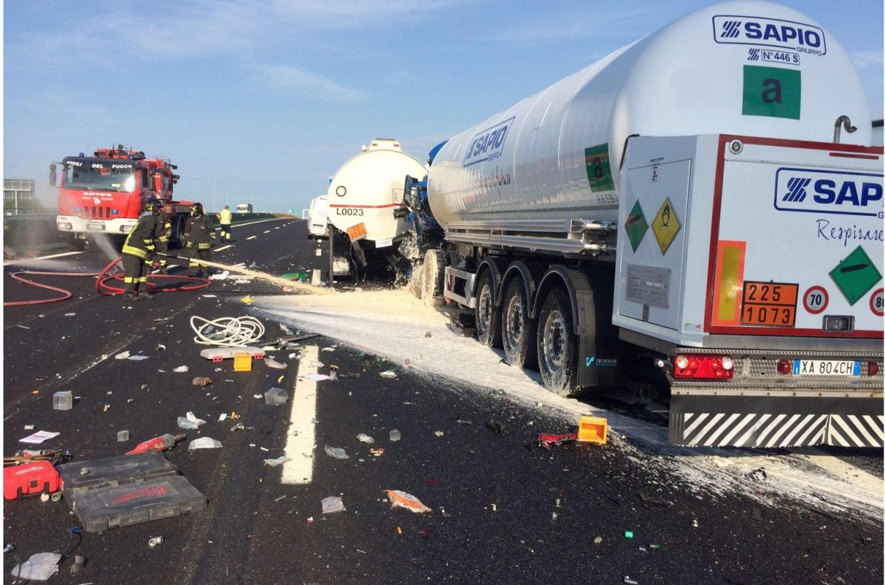 PIEMONTE: Pazzesco incidente sulla A4