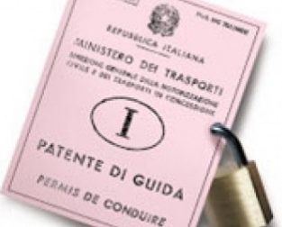 Sgominata la "banda delle patenti": 2mila euro per l'esame teorico