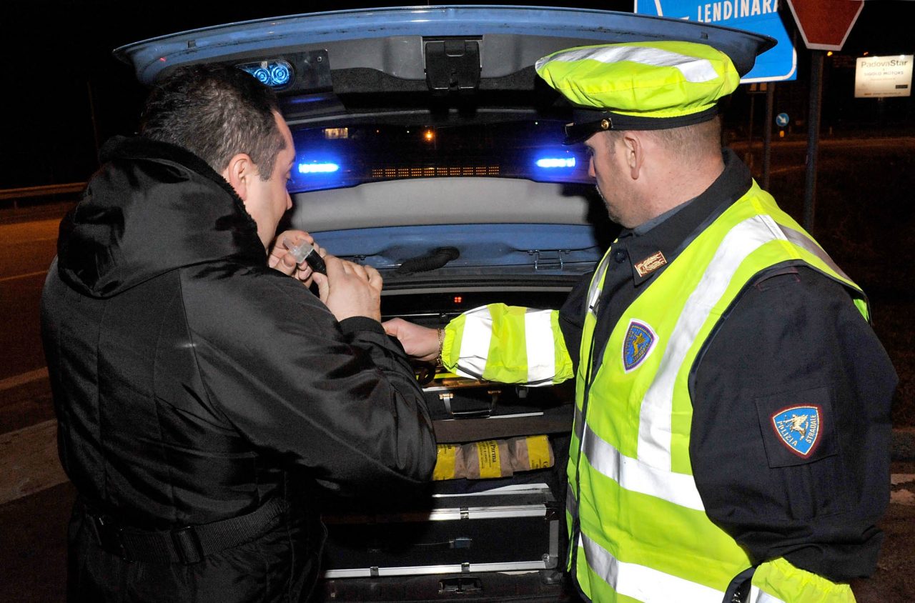 VERCELLI: Ubriachi al volante inseguiti dalla Polizia