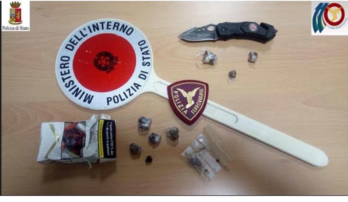 VERCELLI: Un 28enne con coltello e droga