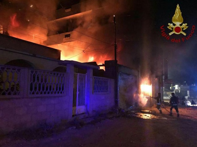 CRONACA: Incendio a Mortara, rischio diossina
