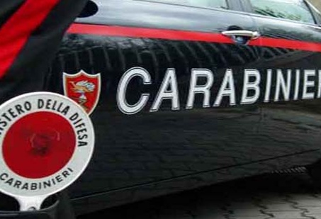 Caresanese di 40 anni ai domiciliari per furto