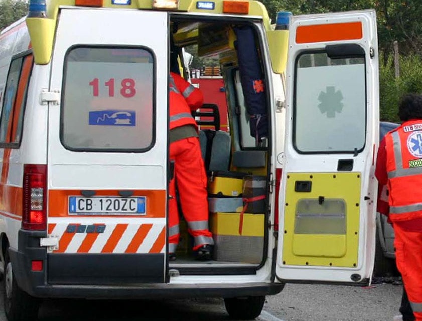 Muore di infarto mentre è dal medico