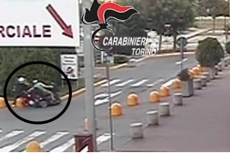 PIEMONTE: Disabile in carrozzina insegue il ladro e lo blocca