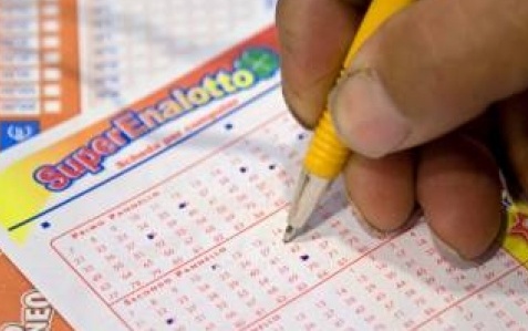 SuperEnalotto, la fortuna bacia il Piemonte: a Pray (Biella) centrato un “5” da 28 mila euro