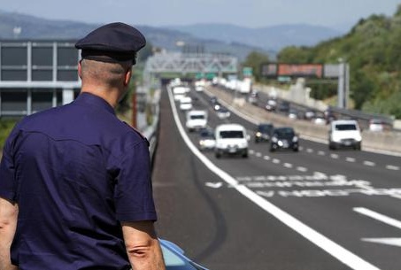 Usa la corsia di emergenza per saltare la coda