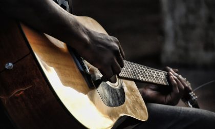 VERCELLI: Corso gratuito di chitarra