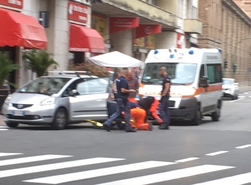 VERCELLI: Si accascia per strada e muore