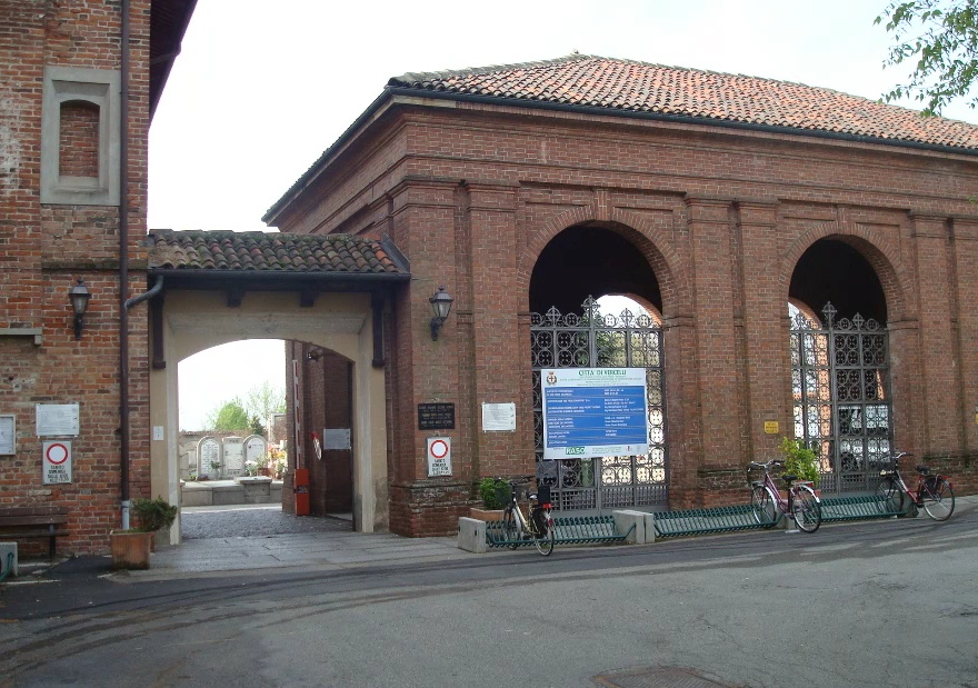 Cimiteri: info ingressi e nuove esumazioni