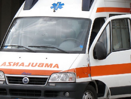 Investe un ragazzo e non gli presta soccorso
