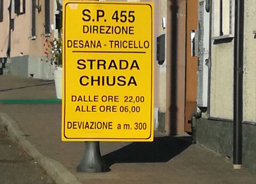 Spassosa gaffe segnaletica
