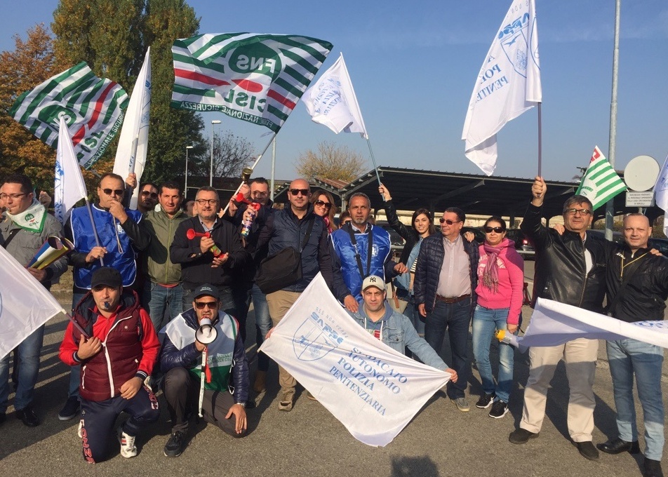 VERCELLI: Gli Agenti penitenziari protestano