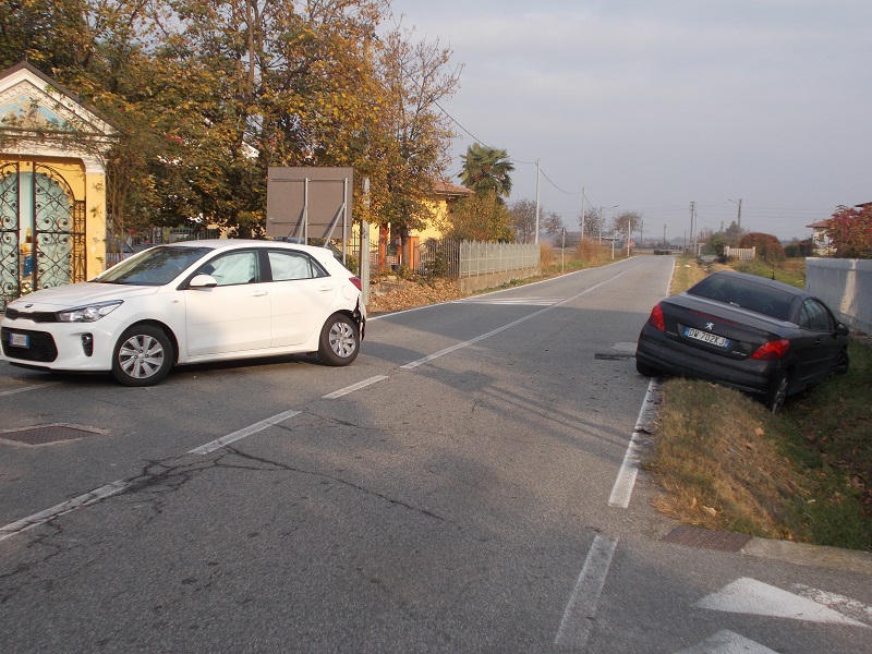 Collisione auto tra Kia e Peugeot