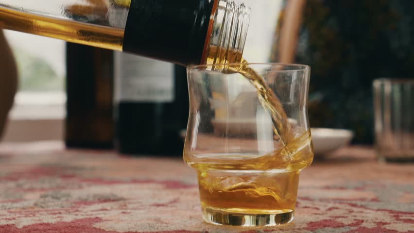 Esercente denunciato per vendita di alcol durante la partita