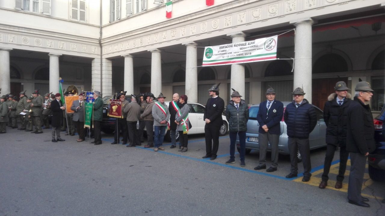 Alpini in corteo per le vie del centro