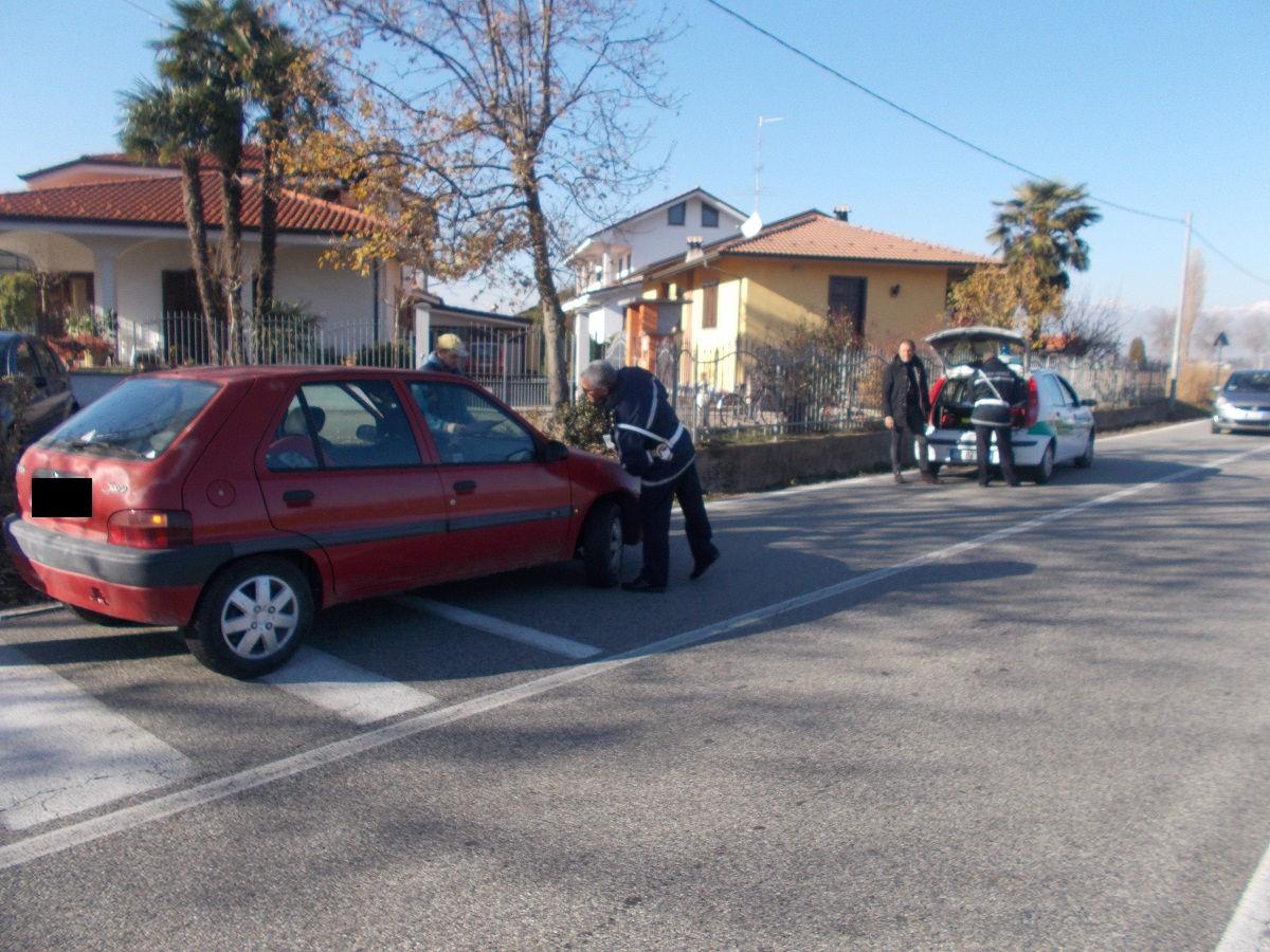 Tamponamento auto a Santhià
