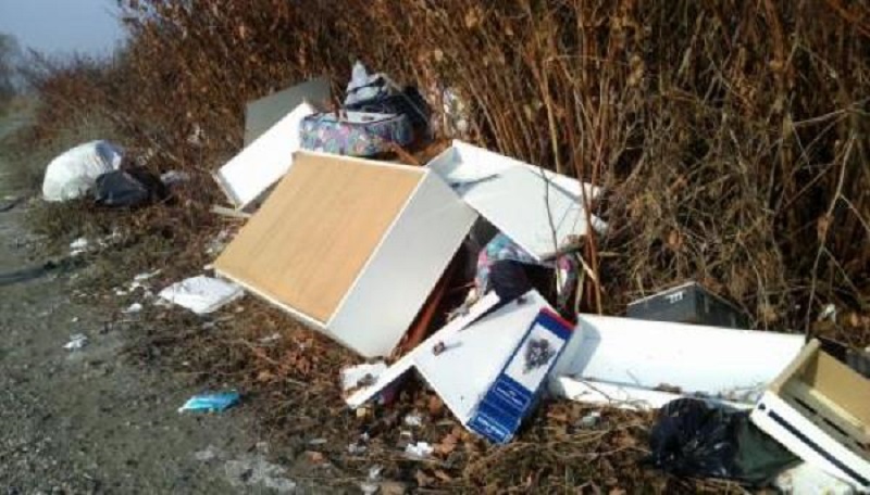 Discarica abusiva nelle campagne di Trino