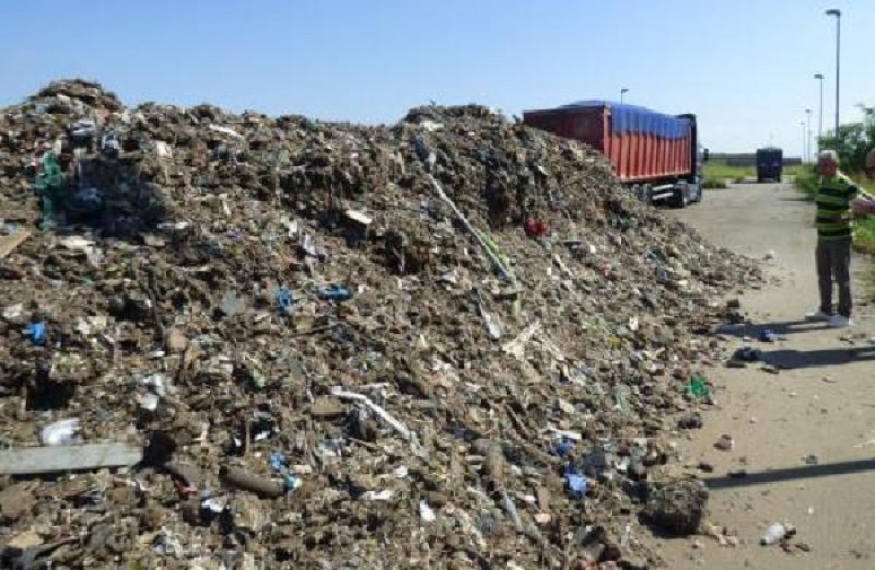 Rifiuti abusivi ancora fermi in zona industriale