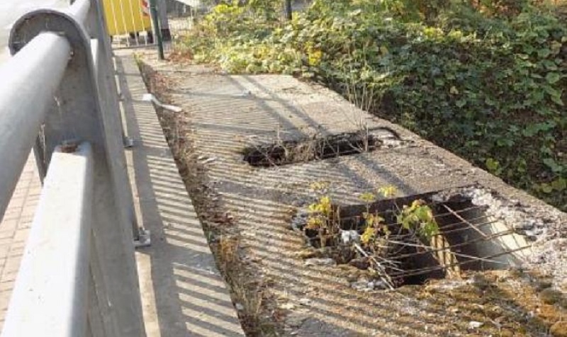 Voragini aperte sul ponte del Cervetto