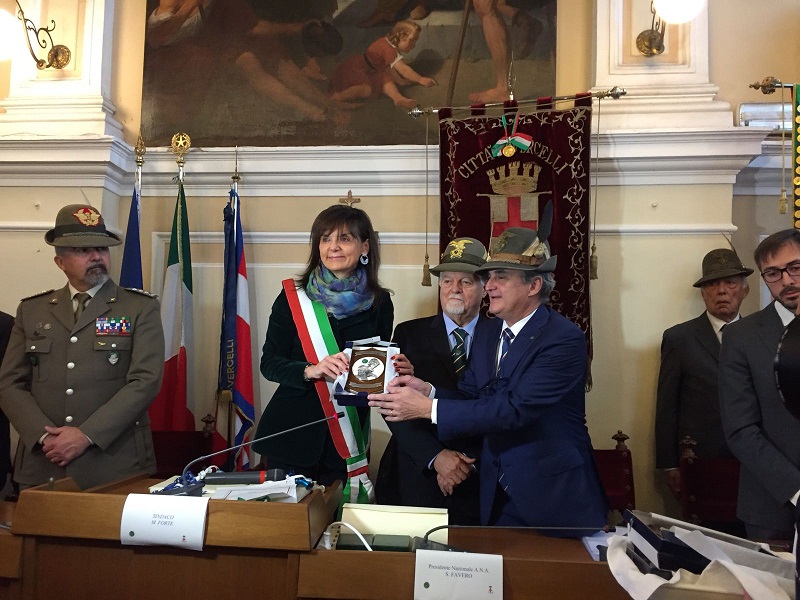 Viva gli Alpini cerimonia in Municipio