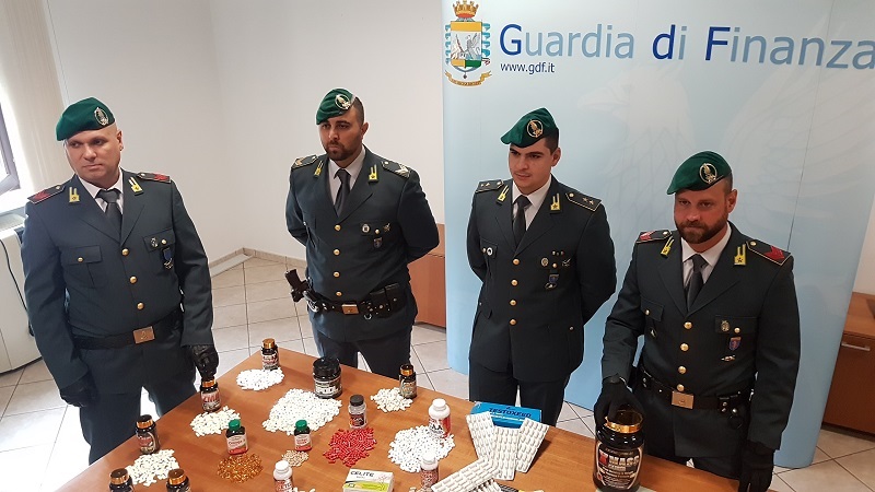 Doping palestre sequestrate 700.000 pasticche