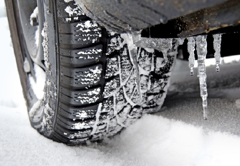 Catene o pneumatici invernali: dal 15 novembre scatta l’obbligo