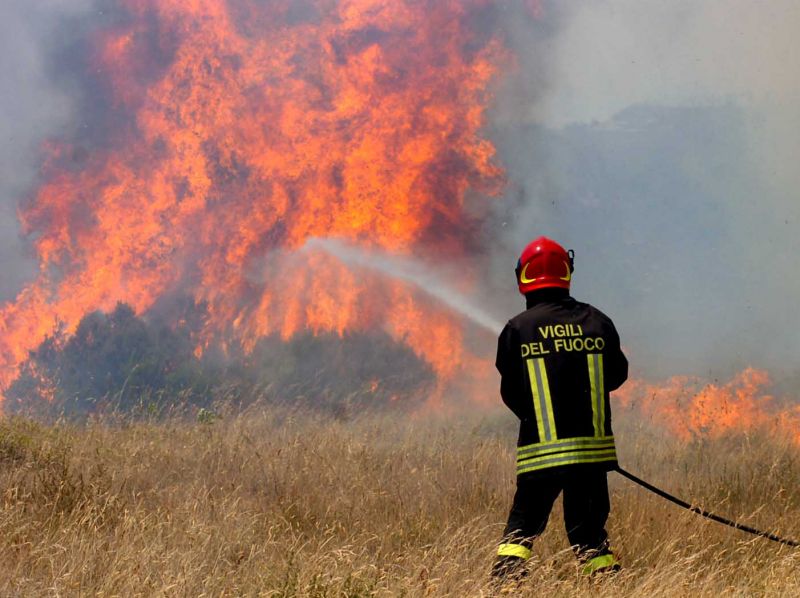 Incendio boschivo sopra Gattinara