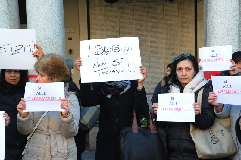 Asilo Vercelli la protesta delle mamme