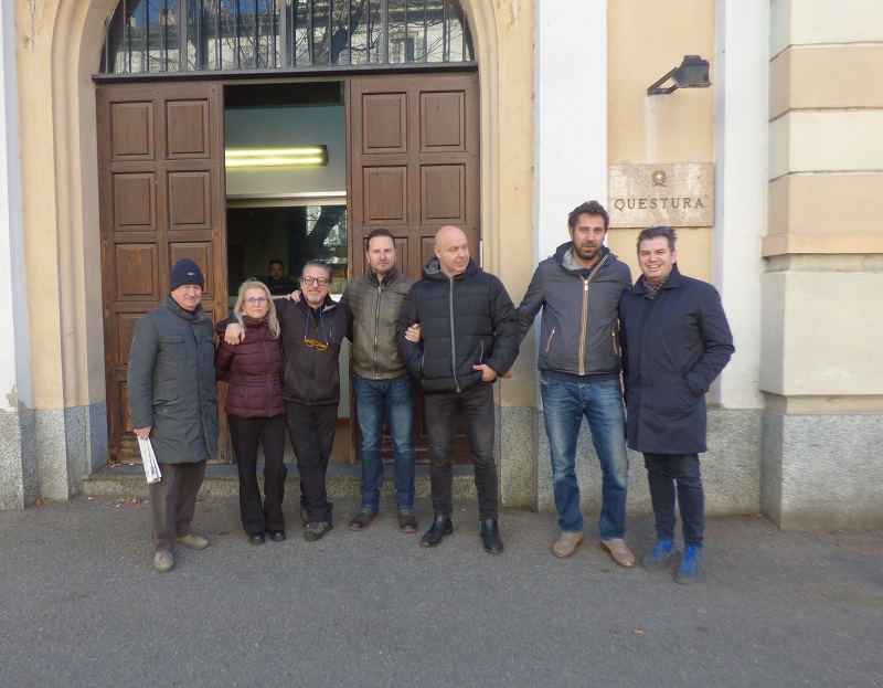 Asilo Vercelli i cittadini con la Polizia