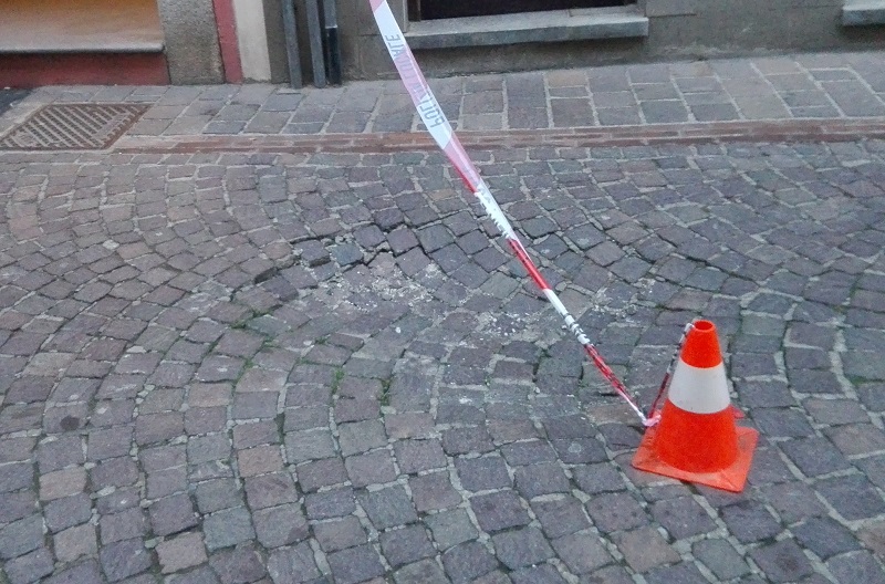 Selciato disastrato in centro città