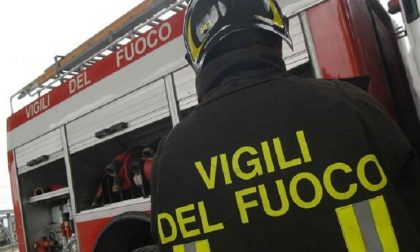 Camion ribaltato in tangenziale a Vercelli