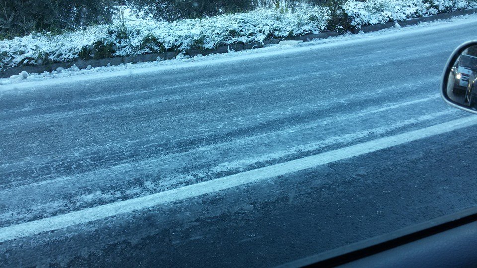Strade ghiacciate polemiche a Trino