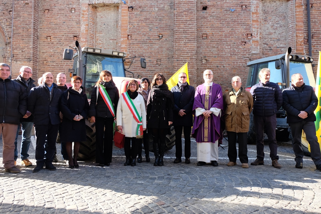 Giornata ringraziamento l’arcivescovo con gli agricoltori