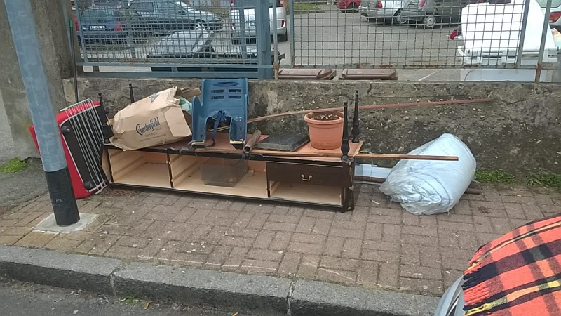 Ancora mobili abbandonati in città