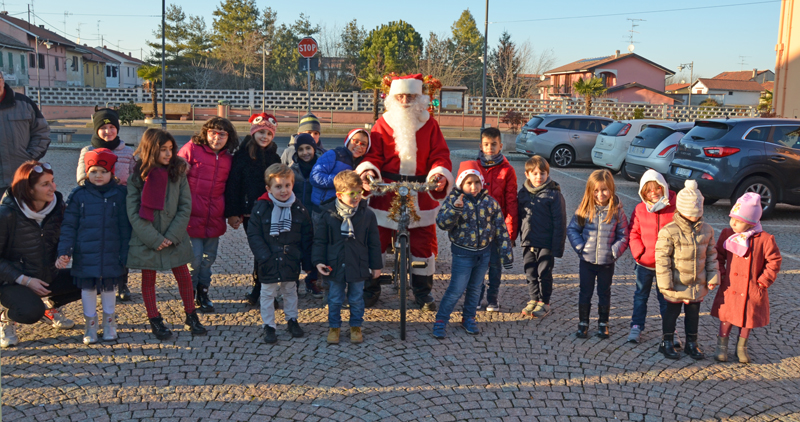 Babbo Natale tricerrese Splendida festa degli auguri