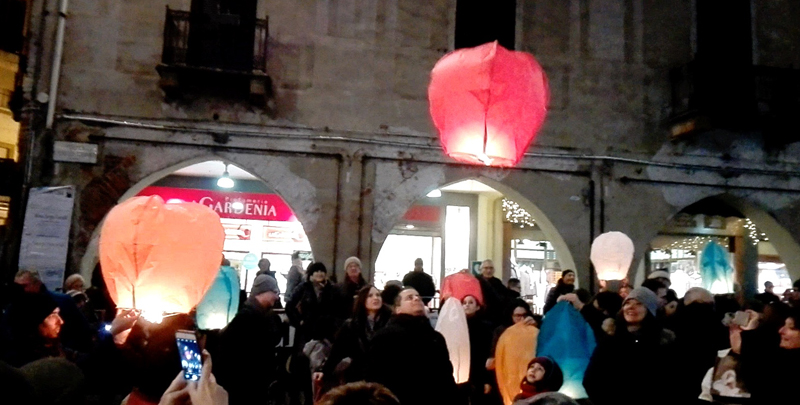 Natale Vercelli in piazza musica e lanterne