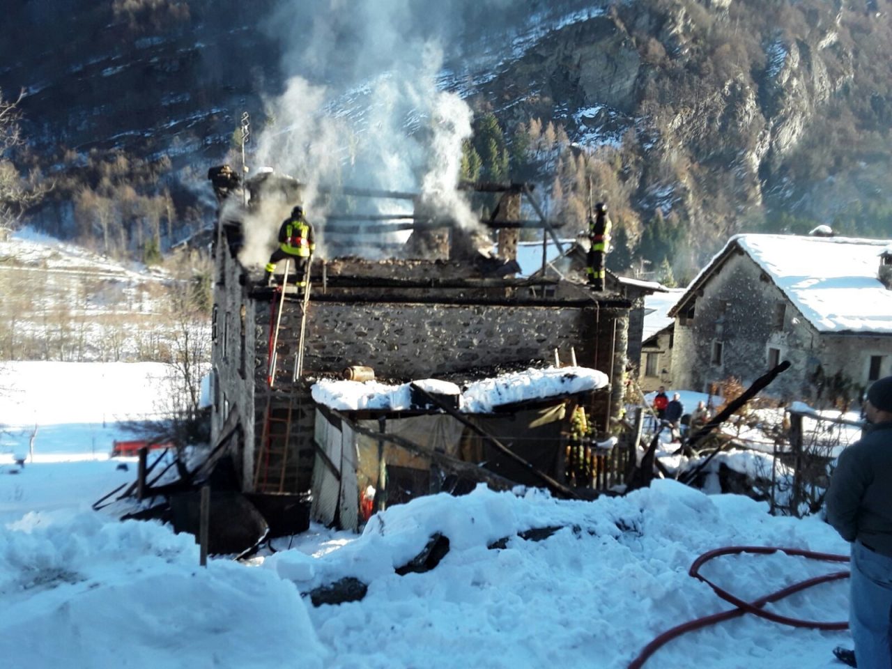 Incendio abitazione gravi danni a Campertogno