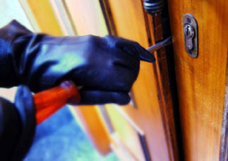 Ladri in azione nel fine settimana: raffica di furti nella notte