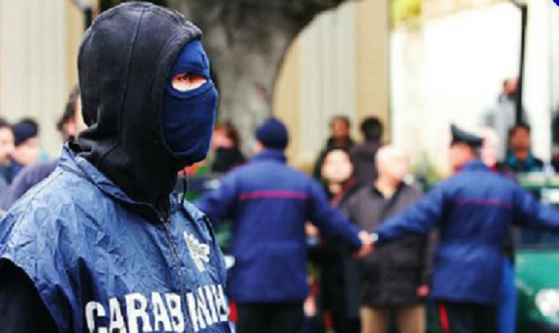 Vittima della camorra gli rubano pure i pappagalli