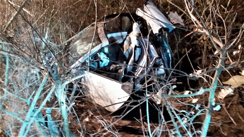 Auto accartocciata per un’uscita di strada