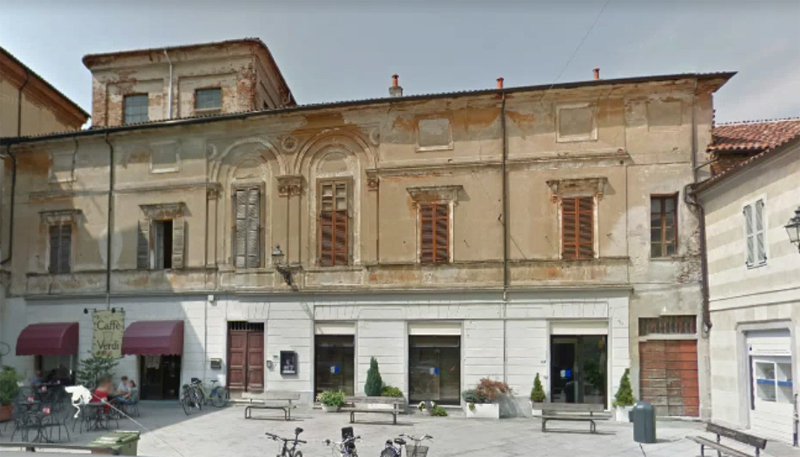 Panchina dorata il Comune ci spende 7.400 euro