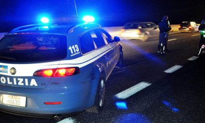 Controlli serrati della Polizia a Vercelli: oltre cinquanta persone identificate in una serata