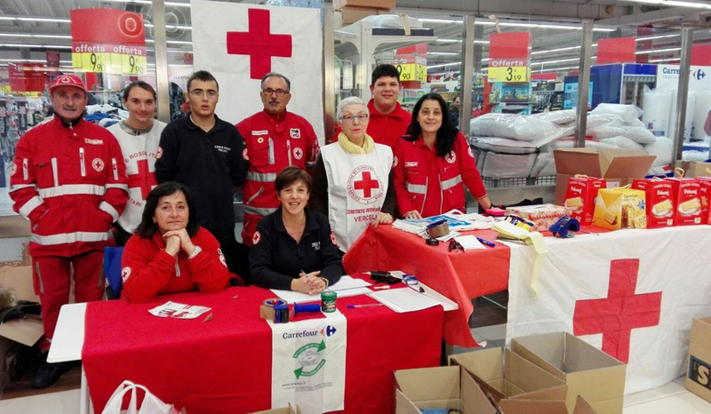 Raccolta alimenti della Croce Rossa