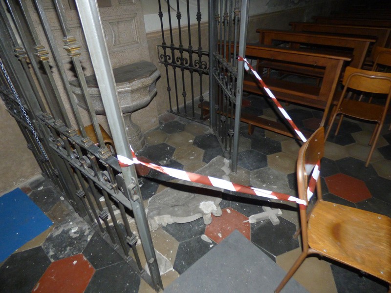 Battistero San Giuliano danneggiato in un’esplosione di rabbia