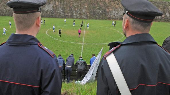 Pugno a giocatore, carabinieri sul campo di calcio