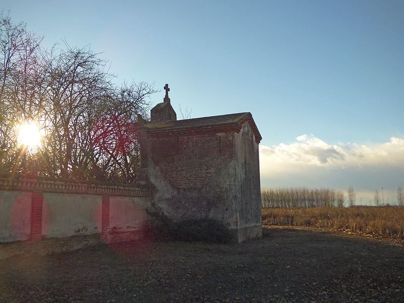 Cimitero abbandonato Larizzate con annessa palude