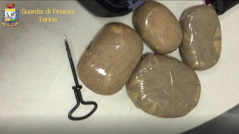 Traffico droga: preso con tre chili di marijuana