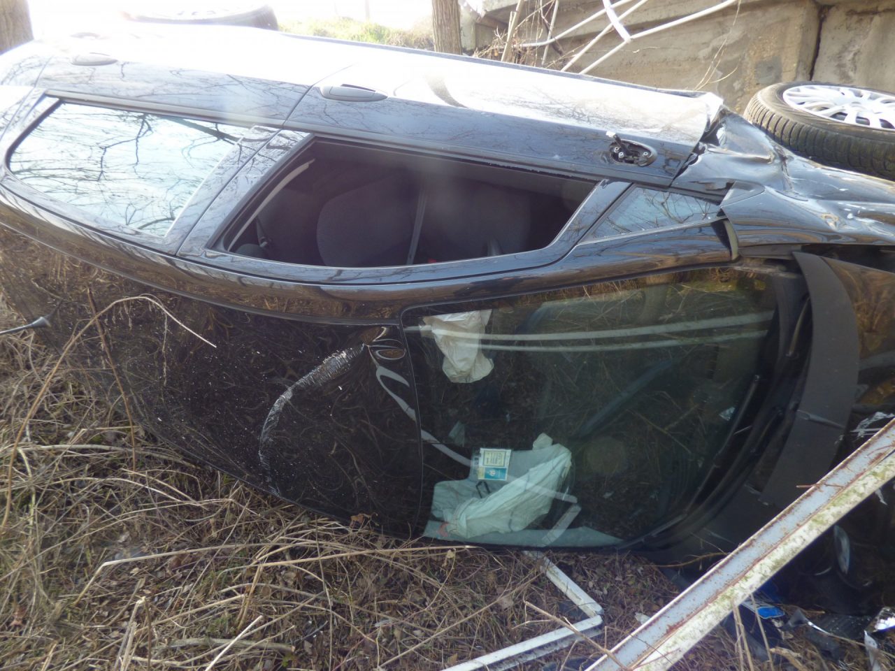 Auto nella scarpata a Casanova Elvo